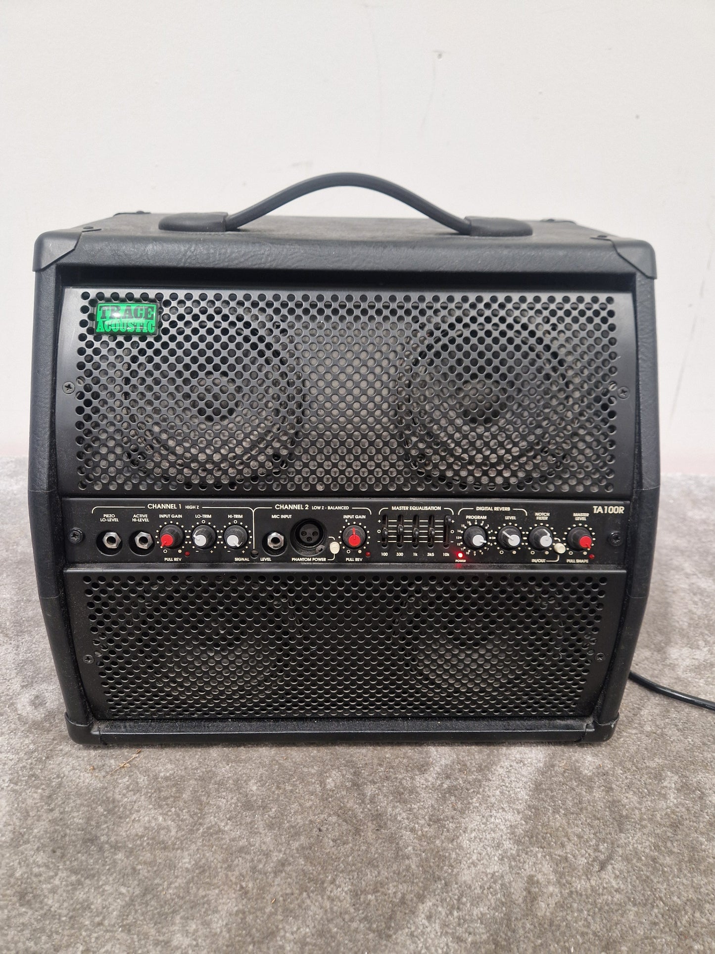 Trace Acoustic TA100R Amplifier - 2 Channels - Good w/ Power Supply