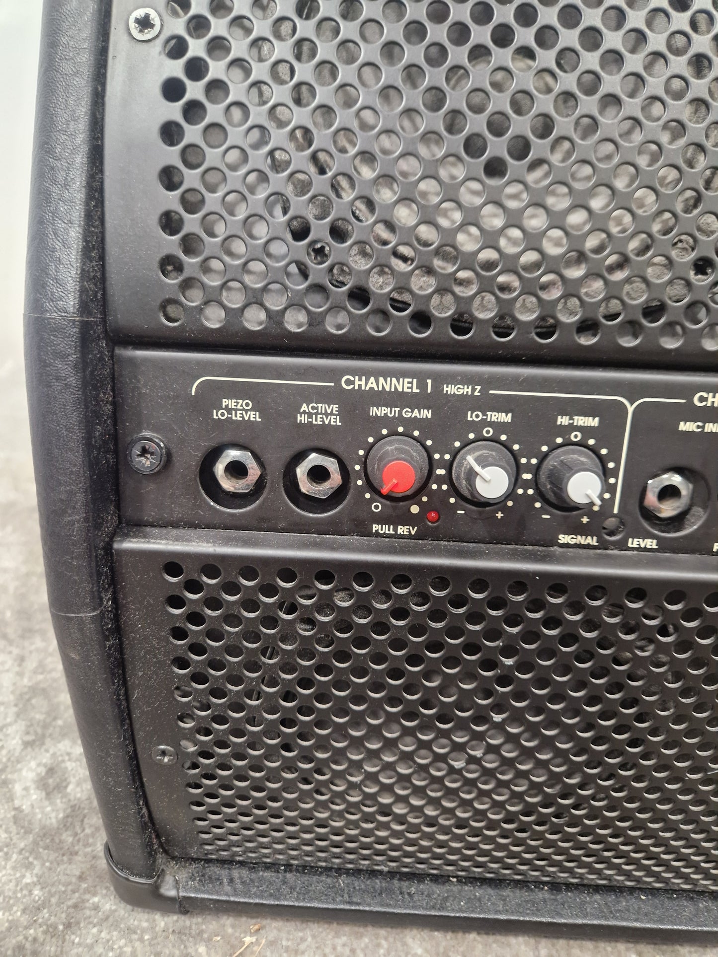 Trace Acoustic TA100R Amplifier - 2 Channels - Good w/ Power Supply