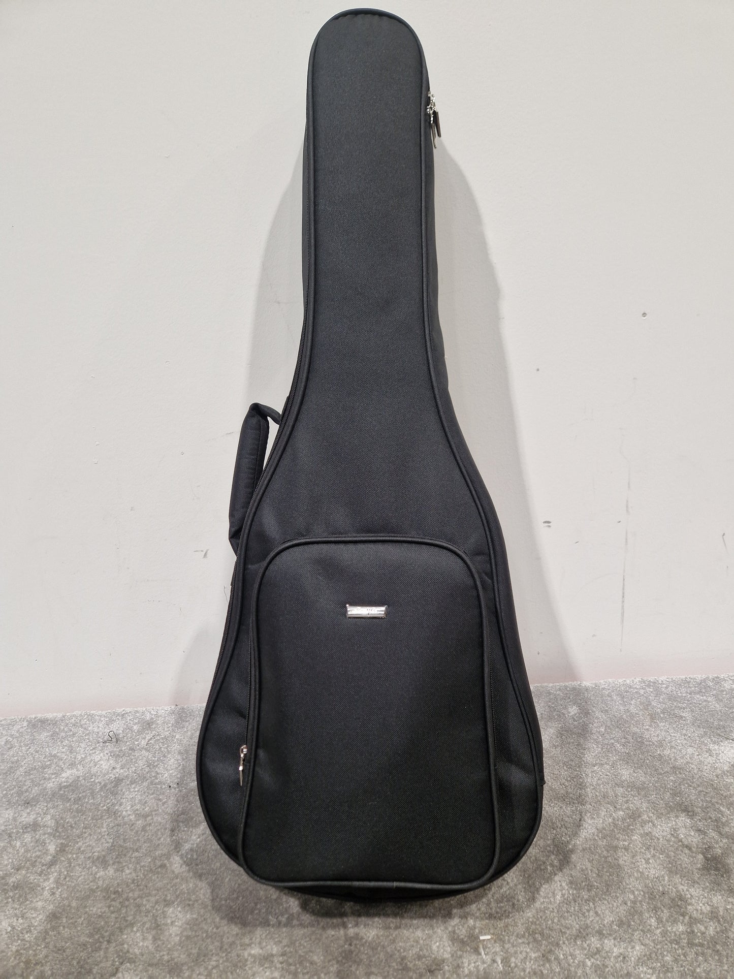 Enya Ea-xo-bk Acoustic Guitar - Carbon Fiber Construction, Built-in Electronics - Mint w/ Soft Case