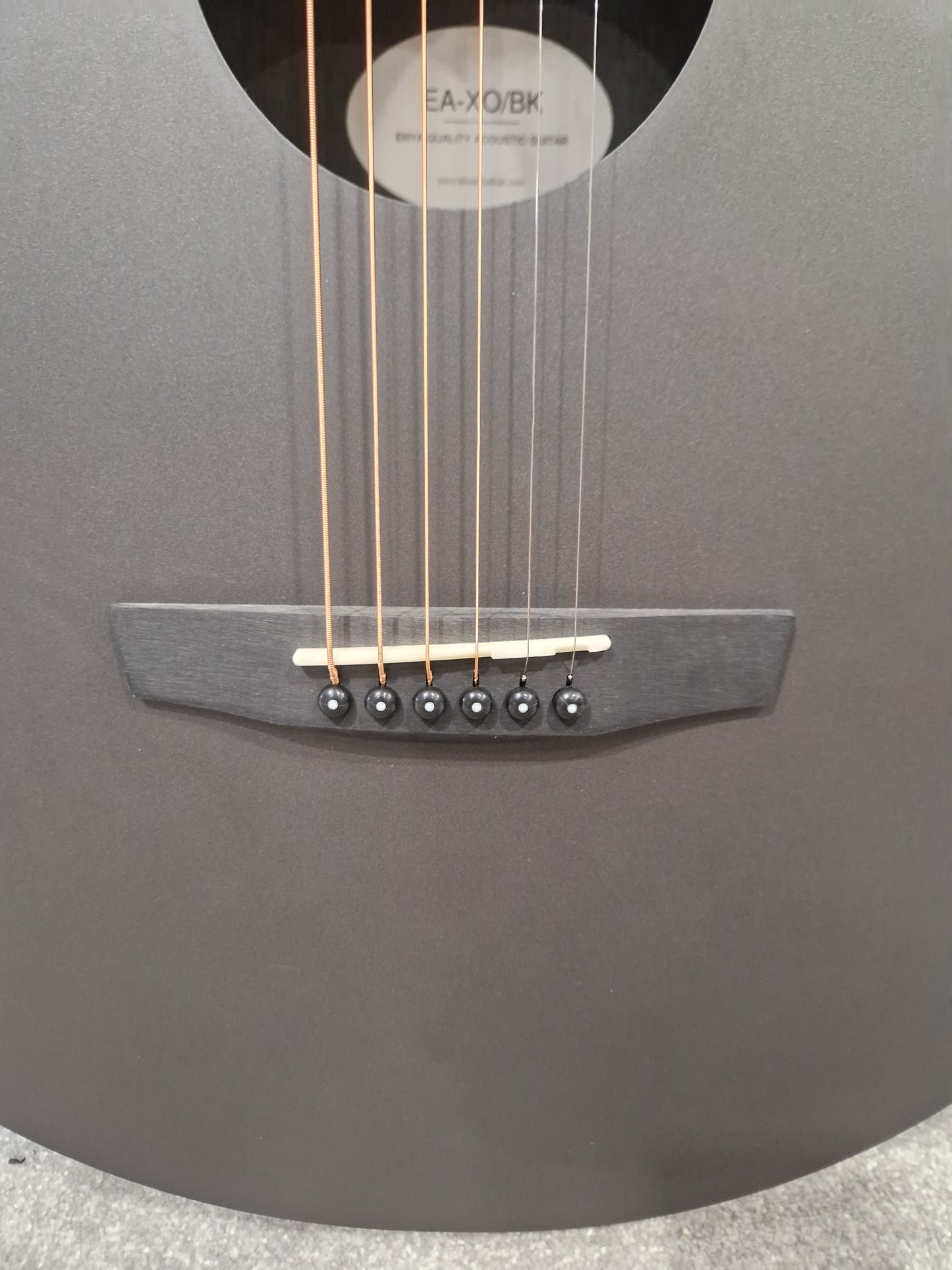 Enya Ea-xo-bk Acoustic Guitar - Carbon Fiber Construction, Built-in Electronics - Mint w/ Soft Case
