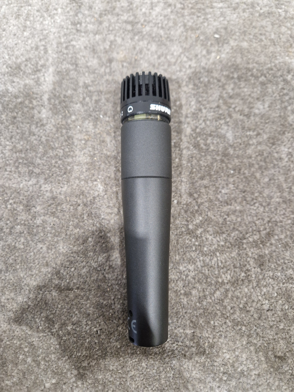 Shure SM57 Dynamic Microphone - Cardioid Polar Pattern, Durable Build - Very Good w/ Soft Case & Mic holder mic cover