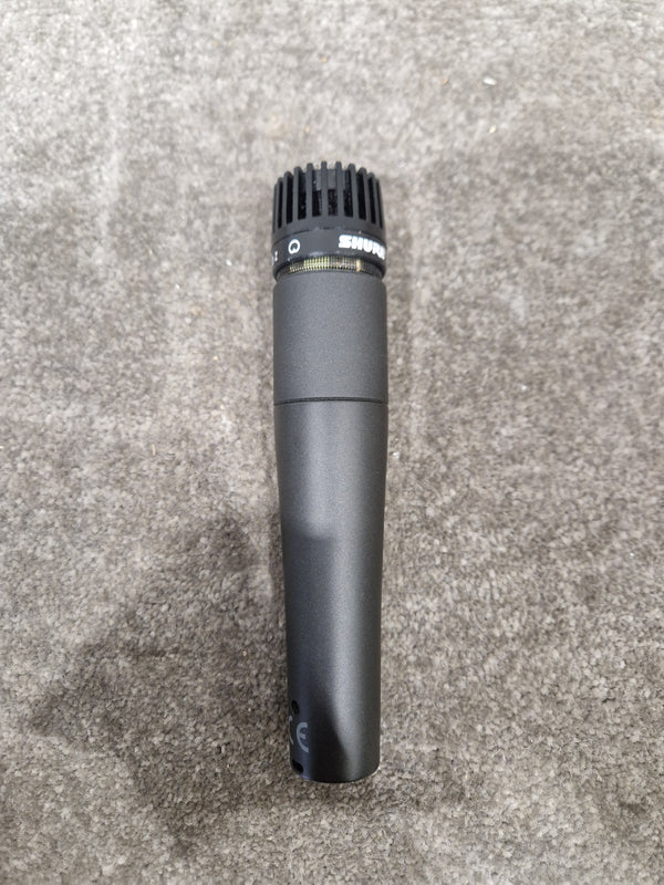 Shure SM57 Dynamic Microphone - Cardioid Polar Pattern, Durable Build - Very Good w/ Soft Case & Mic holder mic cover