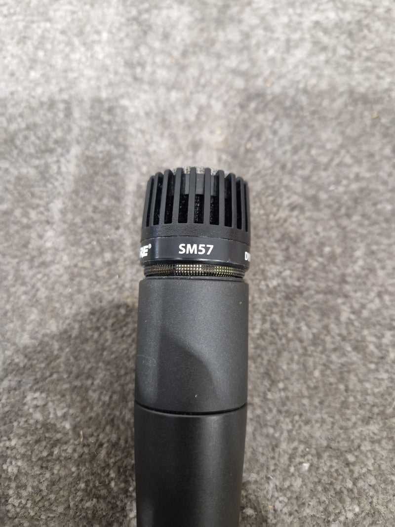 Shure SM57 Dynamic Microphone - Cardioid Polar Pattern, Durable Build - Very Good w/ Soft Case & Mic holder mic cover - Image 4