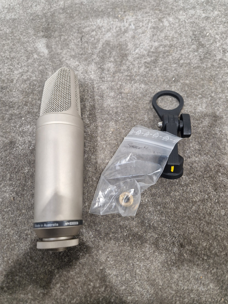 Rode NT2-a Studio Condenser Microphone - Multi-Pattern, Large Diaphragm - Very Good w/ Soft Case & Mic holder - Image 9