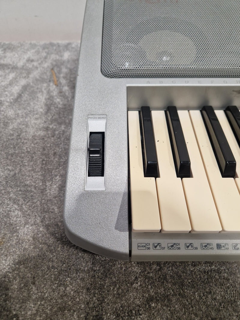 Yamaha Psr450 Keyboard - 61 Keys, Touch Sensitive - Spares or Repair - Image 5