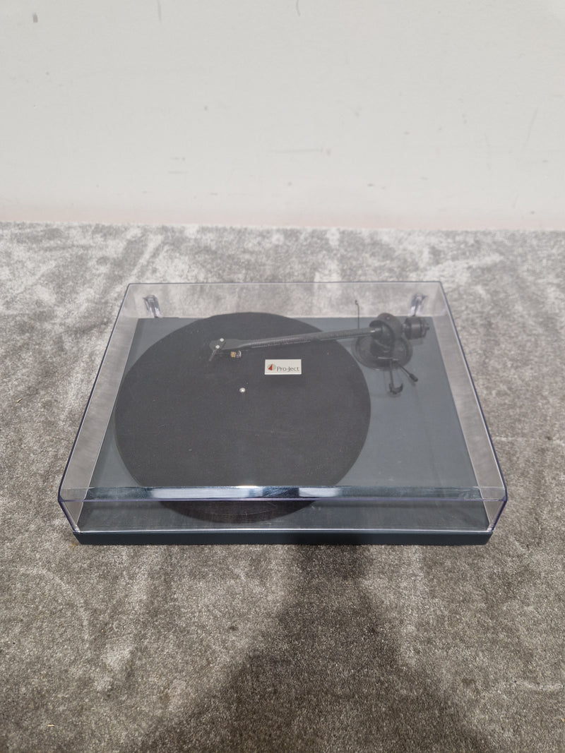 Pro-Ject Pression MK2 Turntable - High-Quality Audio, Belt-Driven - Excellent w/ Many cables - Image 2