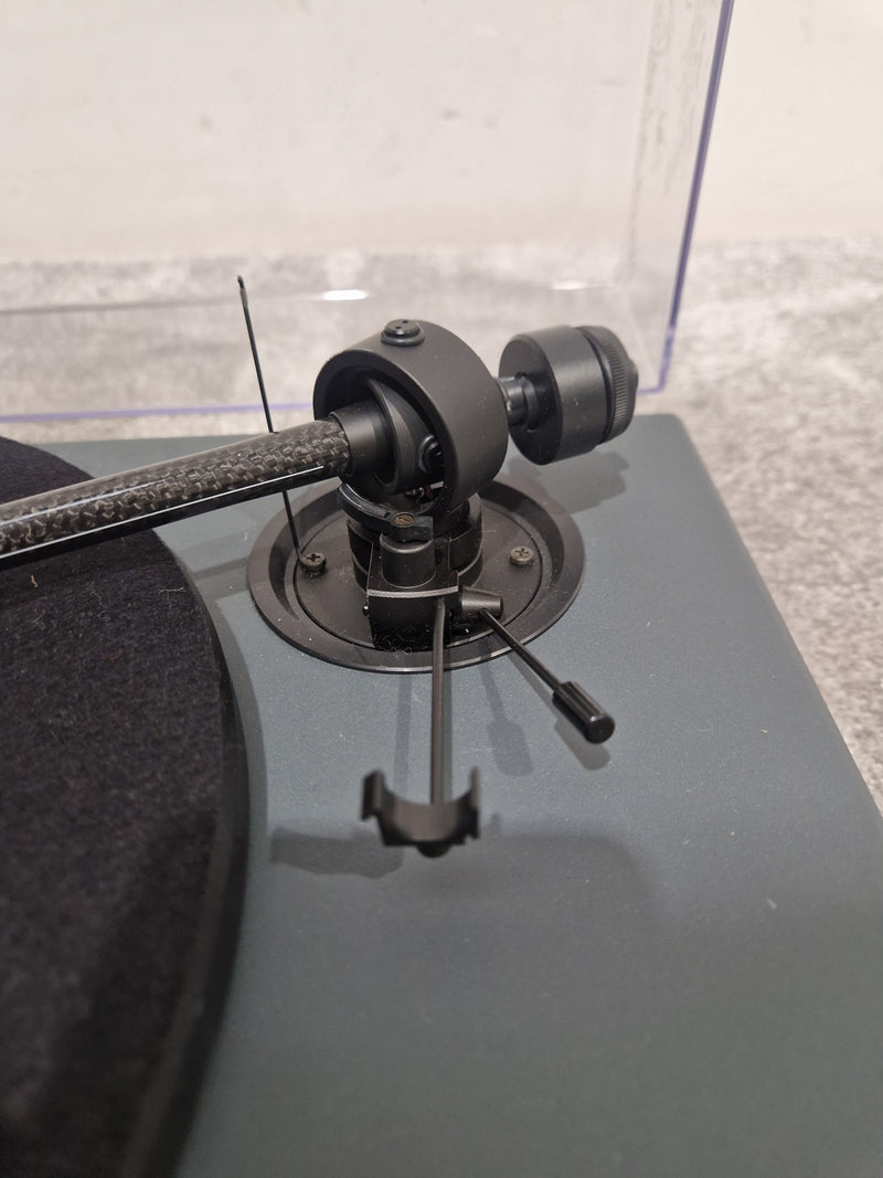 Pro-Ject Pression MK2 Turntable - High-Quality Audio, Belt-Driven - Excellent w/ Many cables - Image 4