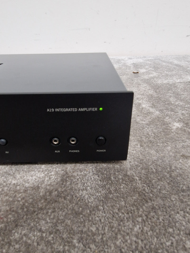 Arcam FMJ A19 Integrated Amplifier - 200W per Channel, Class G Technology - Excellent w/ Original Box & Power Supply & remote control - Image 2