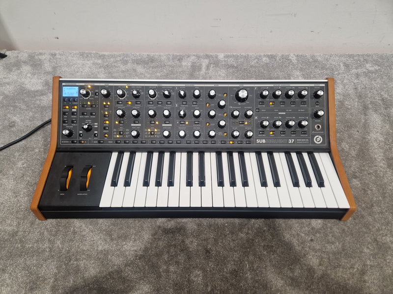 Moog Subsequent 37 Keyboard - Paraphonic Synthesizer, 37-Key - Excellent w/ Original Box & Power Supply & Manuals - Image 3