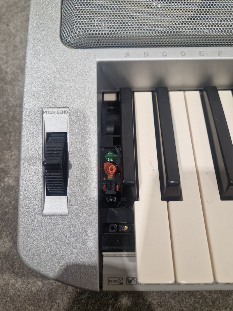Yamaha Psr450 Keyboard - Portable Arranger, 61 Keys - Spares or Repair - Image 4