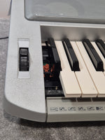 Yamaha PSR450 Keyboard - 61 Keys, Portable - Fair - Image 2