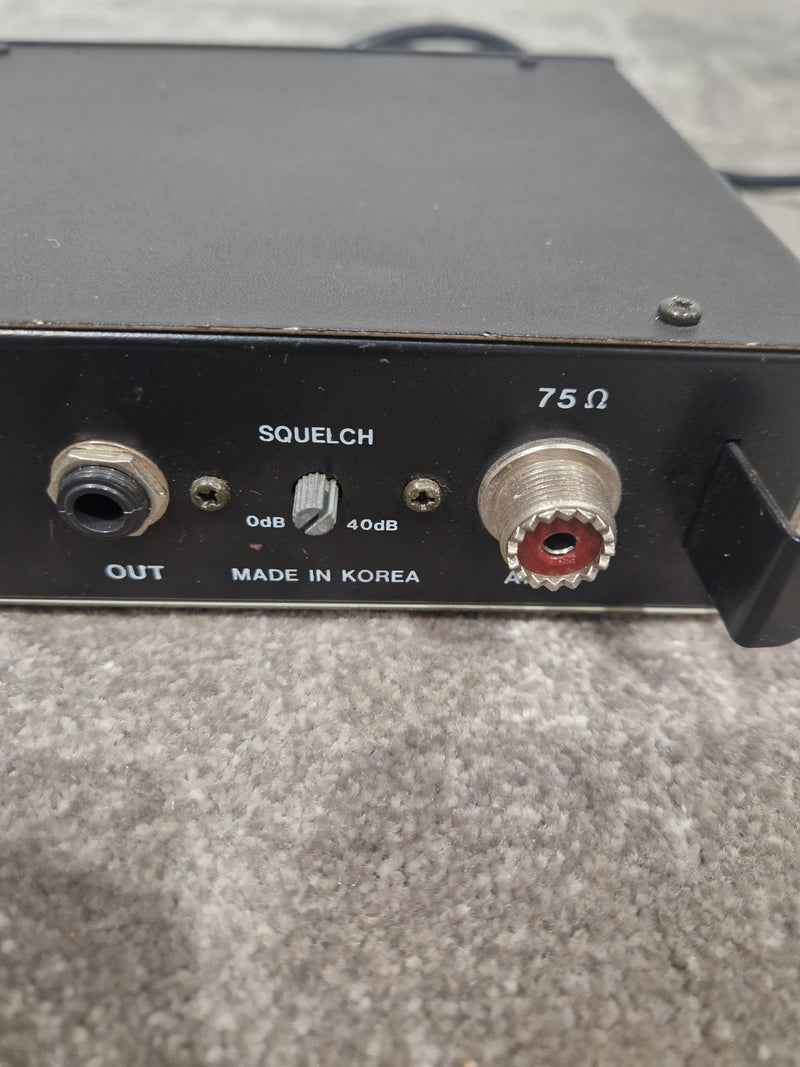 FM Wireless System Receiver Audio Equipment - Wireless Connectivity, Durable Design - Very Good - Image 6