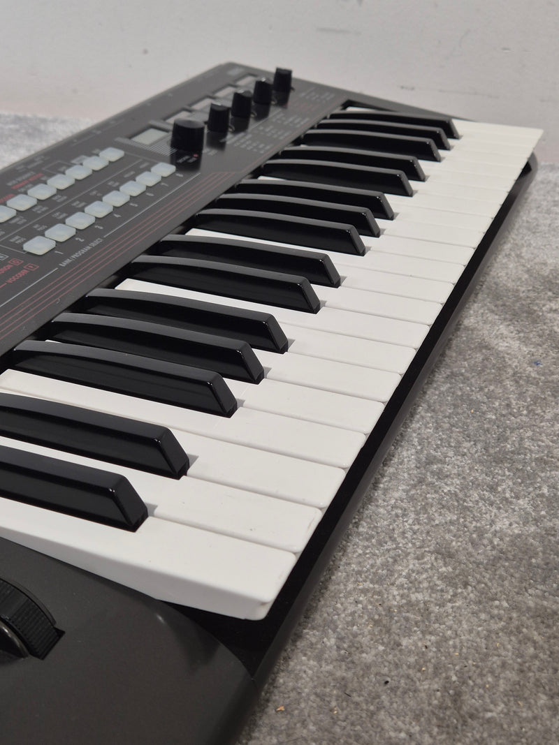 Korg R3 Synthesiser/vocoder Keyboard - Vocoder Functionality, 8-Voice Synthesis - Very Good w/ Power Supply & Accessories - Image 6