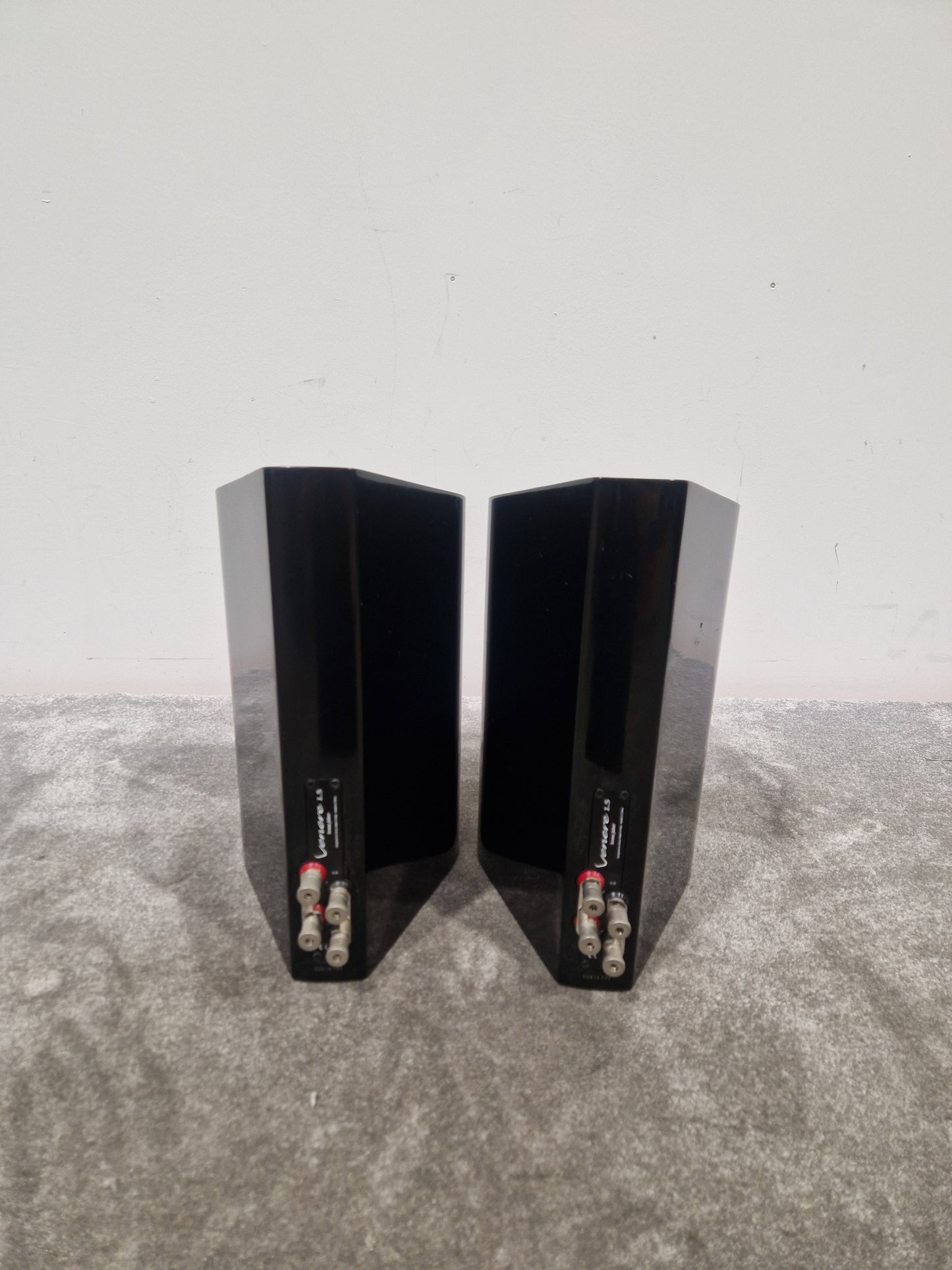 Sonus Faber Vanere 1.5 Pair Floorstanding Speakers - 2-Way Design, Curved Cabinets - Spares or Repair w/ Manuals & Stands