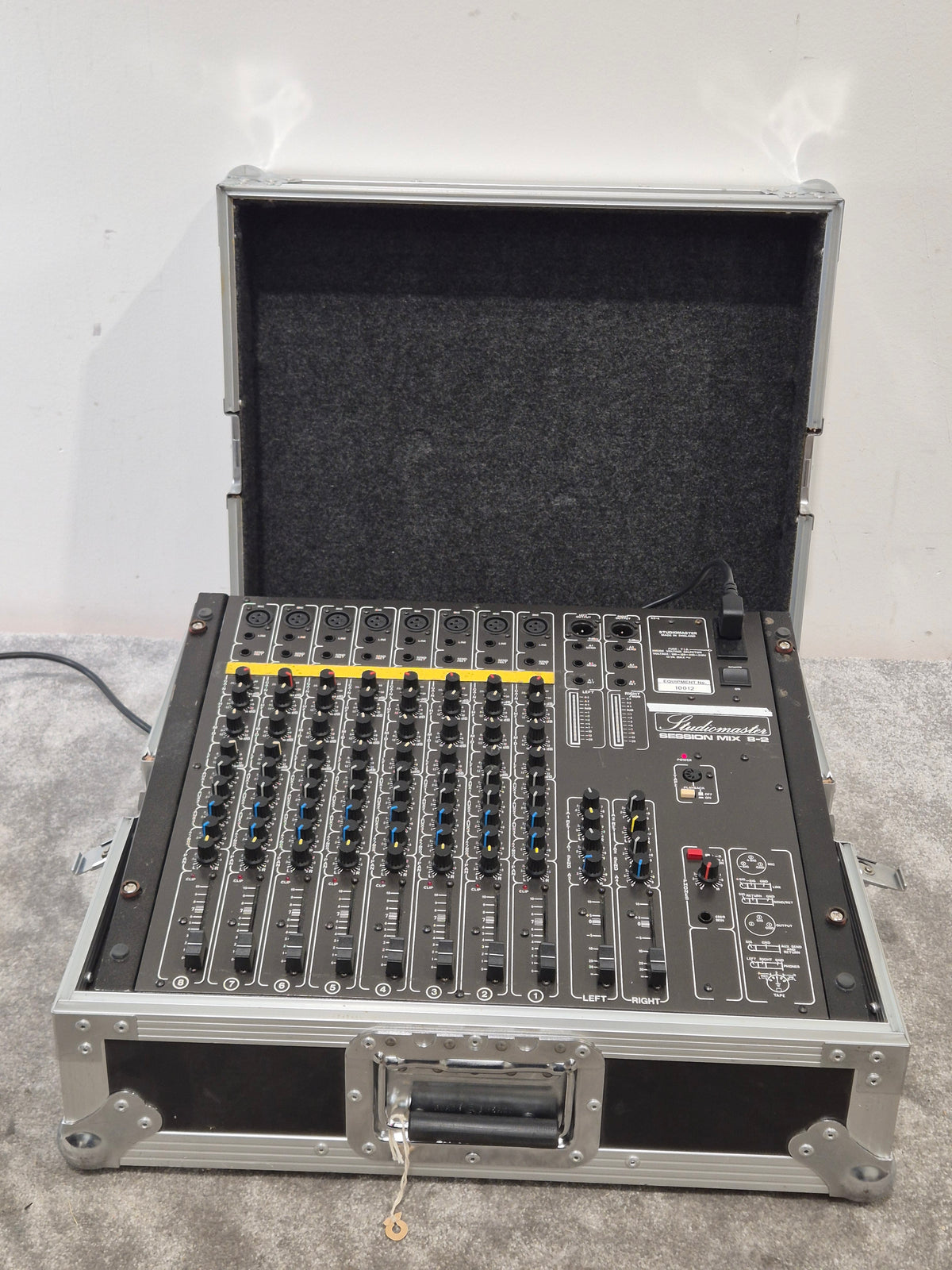 Studiomaster Session Mix 8-2 Mixer Audio Mixer - 8 Channels, Compact Design - Very Good w/ Power Supply & RoadReady Flight Case