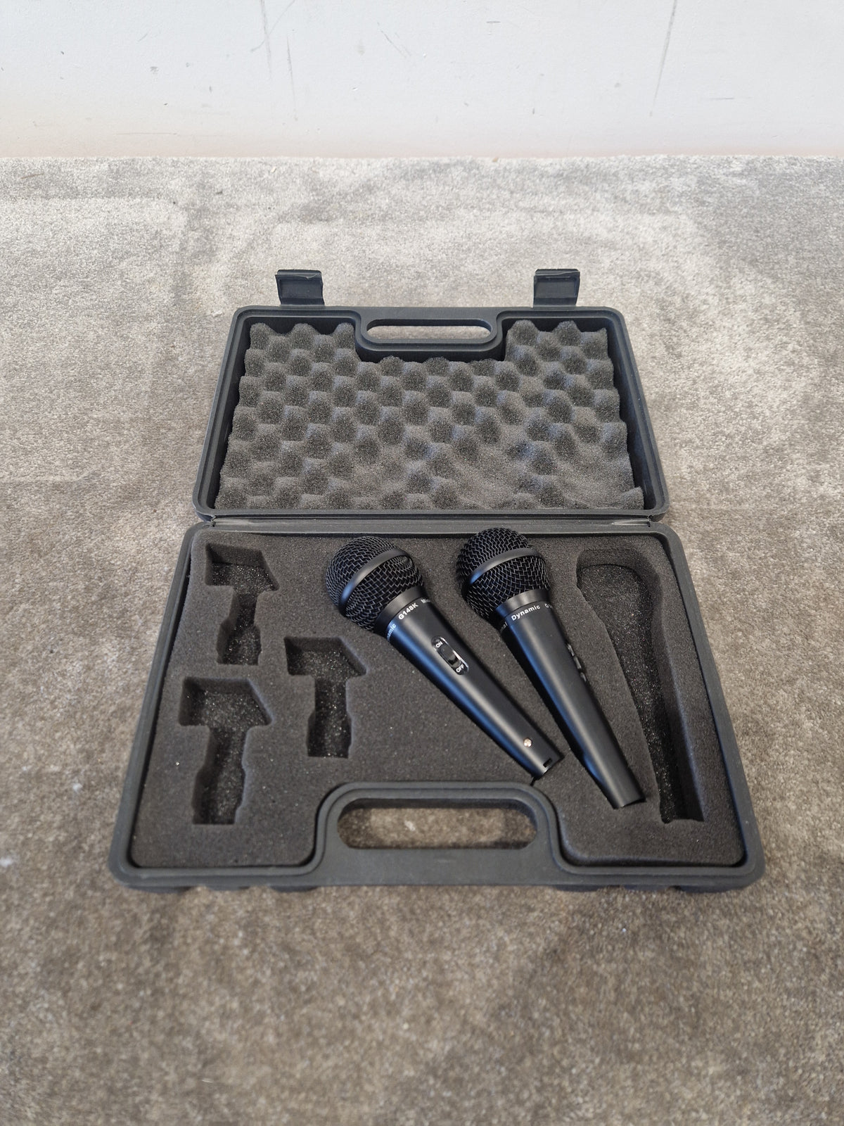 Dynamic G148k Microphone Set OF Two - Professional Vocal Mics, Cardioid Pattern - Excellent w/ Hard Case