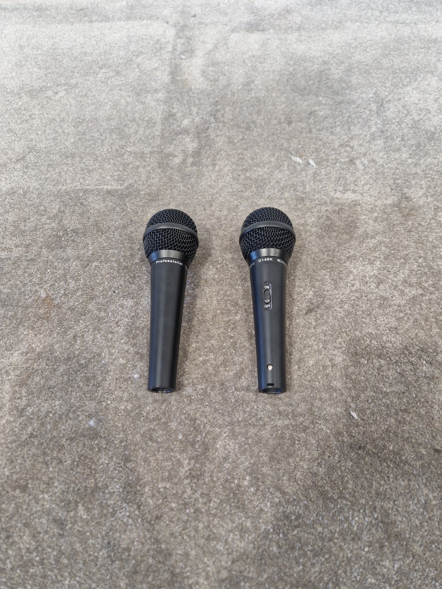 Dynamic G148k Microphone Set OF Two - Professional Vocal Mics, Cardioid Pattern - Excellent w/ Hard Case