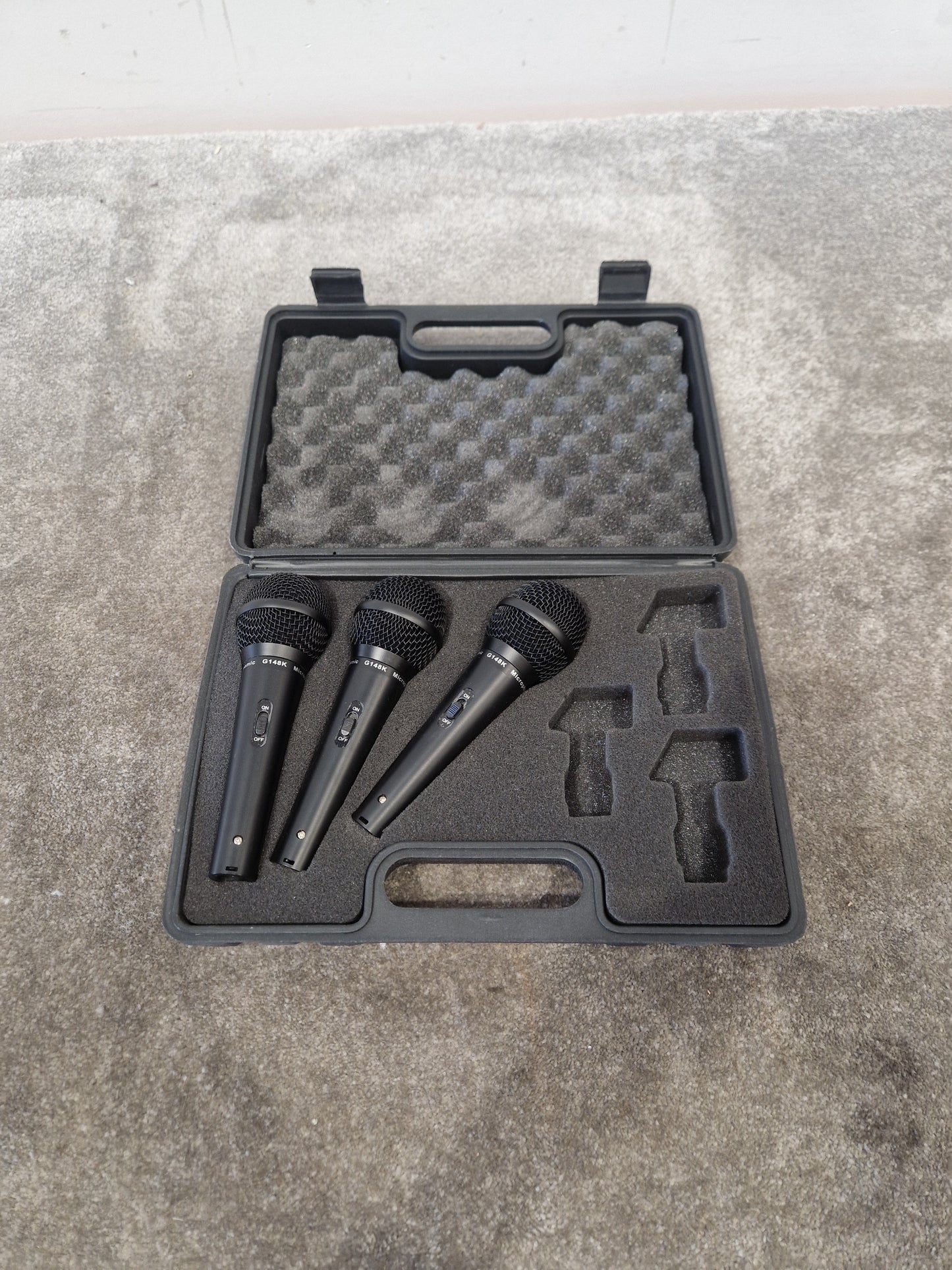 Dynamic G148k Microphone Set OF Three - Professional Vocal Microphones, Cardioid Pattern - Excellent w/ Hard Case