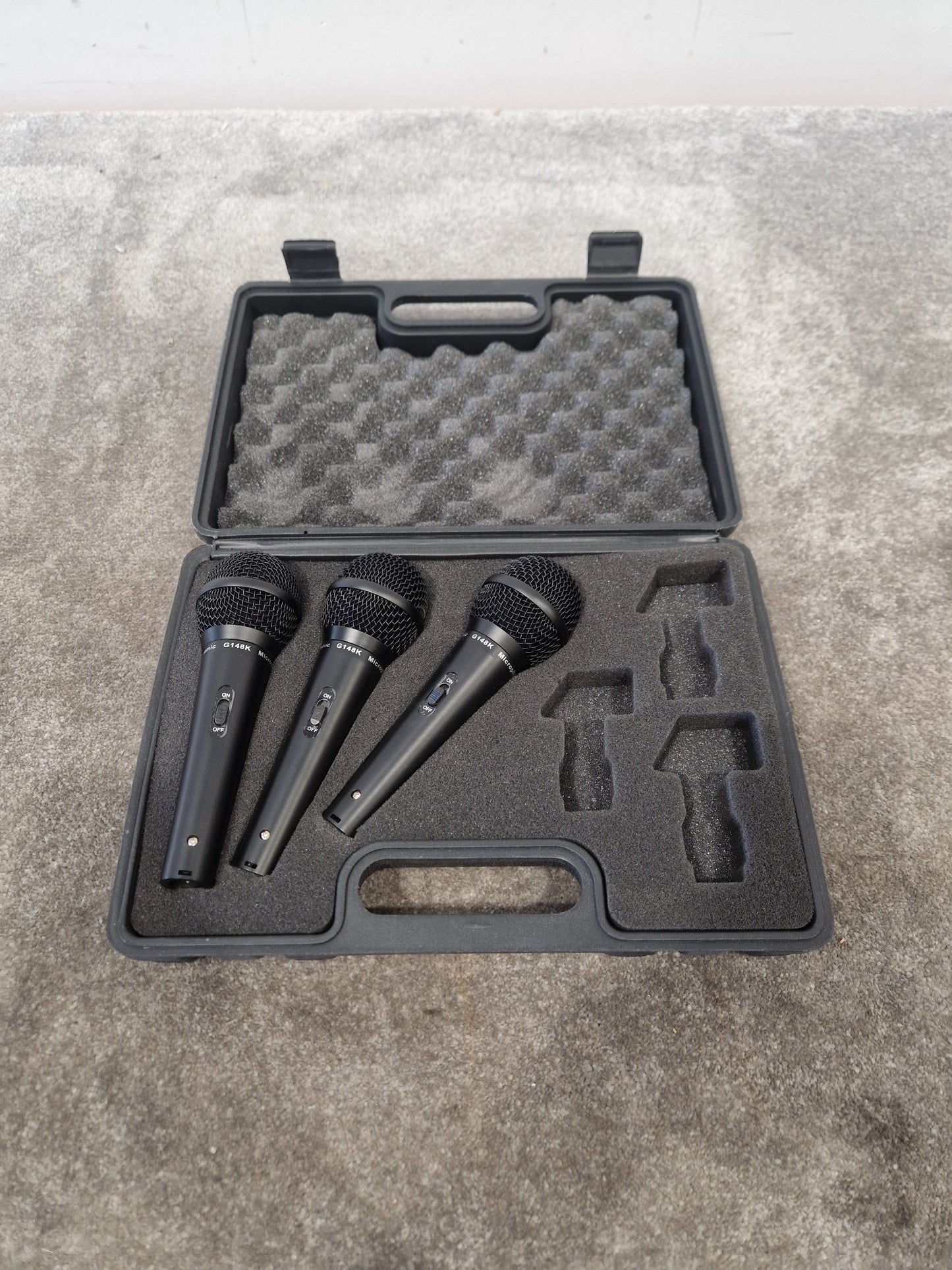 Dynamic G148k Microphone Set OF Three - Professional Vocal Microphones, Cardioid Pattern - Excellent w/ Hard Case