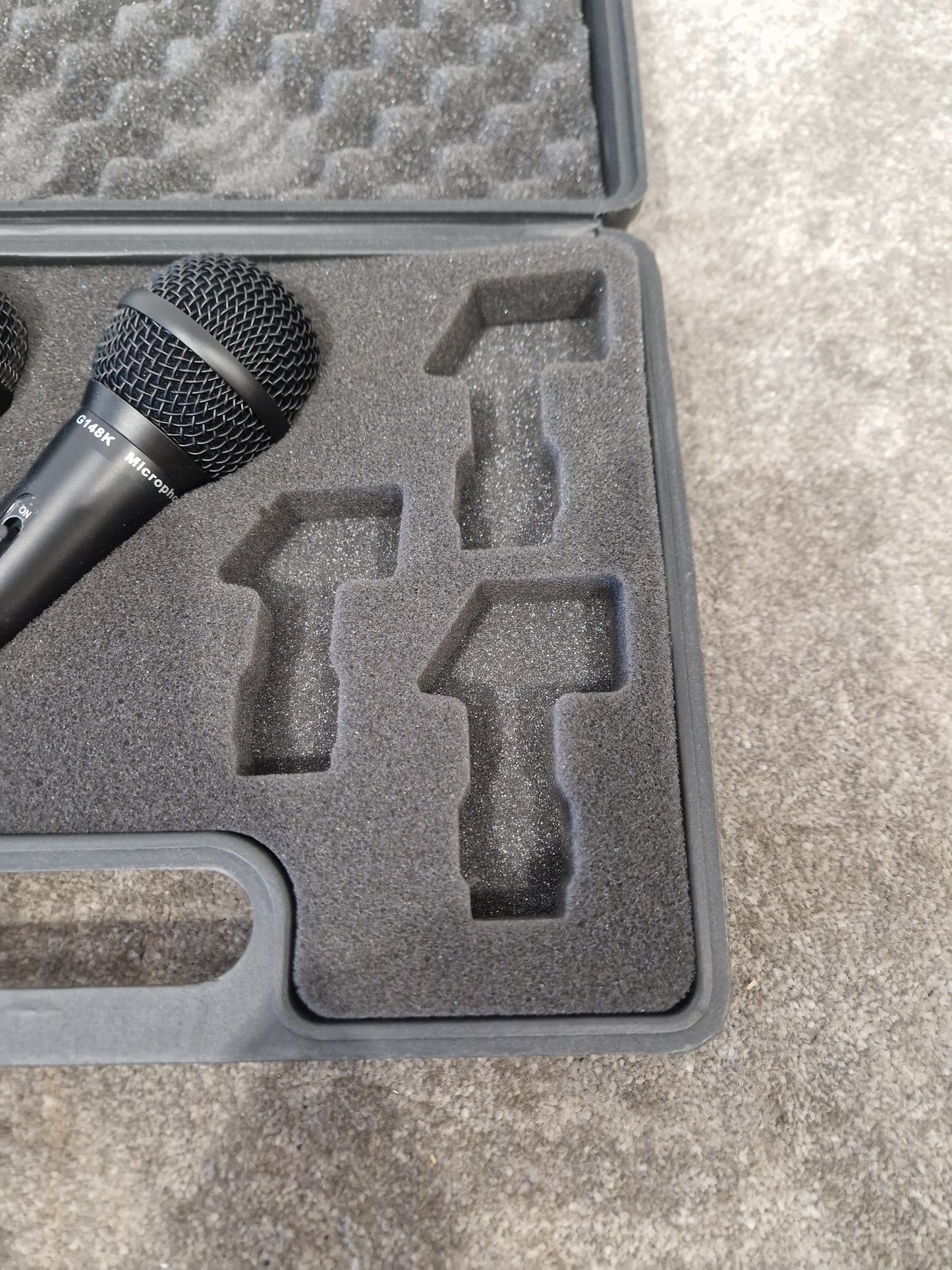 Dynamic G148k Microphone Set OF Three - Professional Vocal Microphones, Cardioid Pattern - Excellent w/ Hard Case