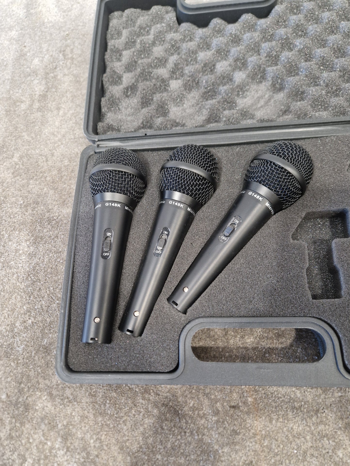 Dynamic G148k Microphone Set OF Three - Professional Vocal Microphones, Cardioid Pattern - Excellent w/ Hard Case