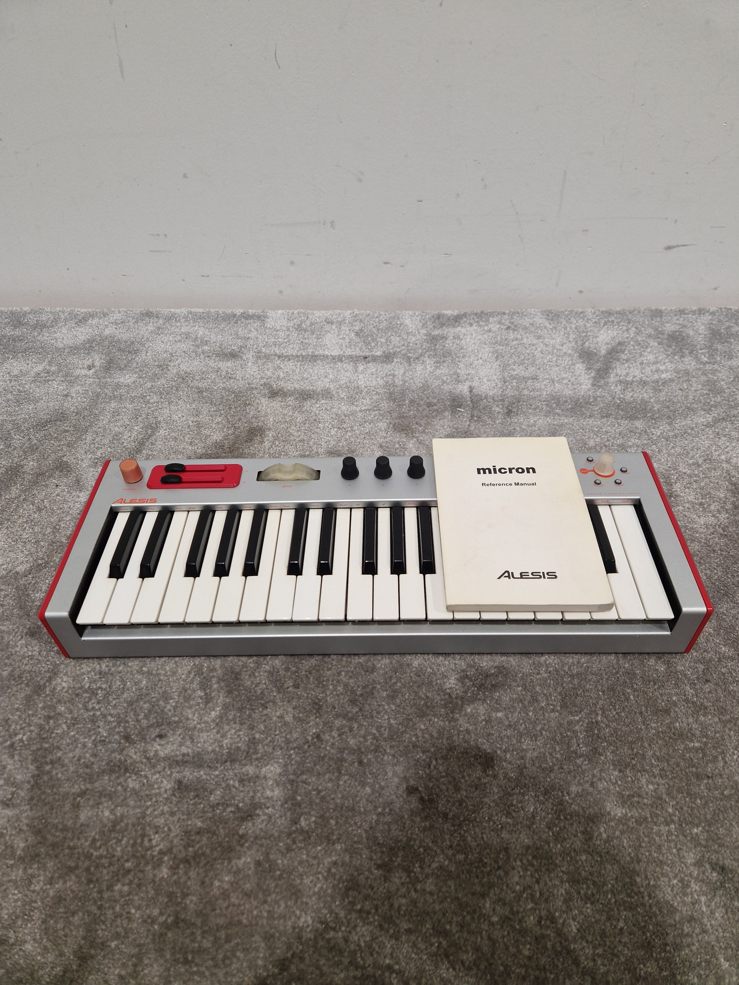 Alesis Micron Keyboard - 37-Key Synthesizer, Compact Design - Fair