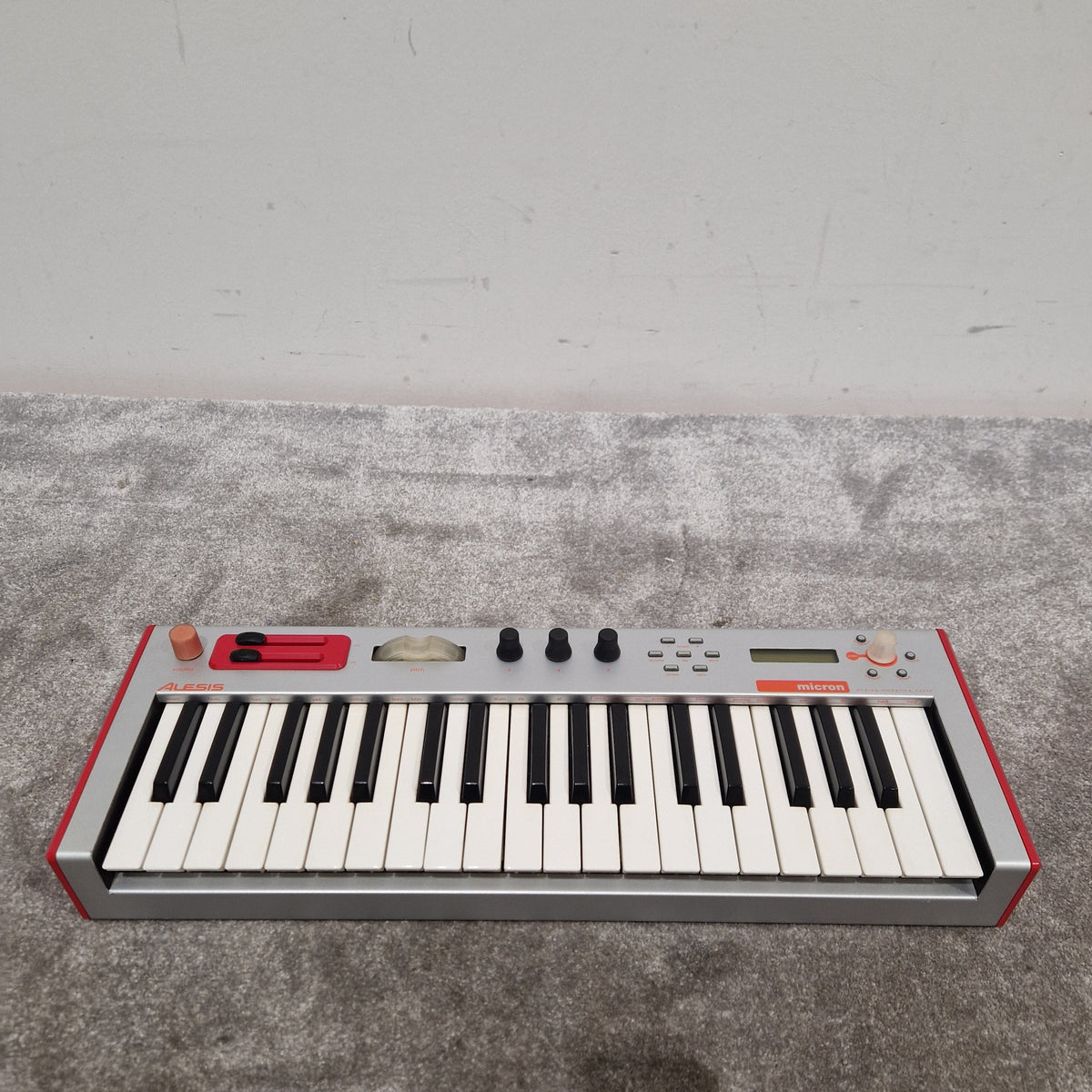 Alesis Micron Keyboard - 37-Key Synthesizer, Compact Design - Fair w/ Power Supply & Manuals