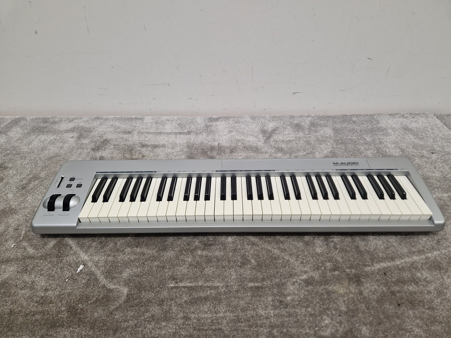 M-audio Keystaion 61 ES Keyboard - 61 Keys, Velocity Sensitive - Spares or Repair