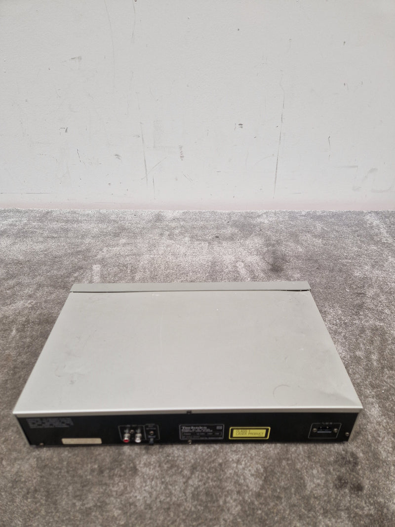 Technics Sl-p222a CD Player - Linear Tracking, High Fidelity - Spares or Repair w/ Manuals & Remote control - Image 4