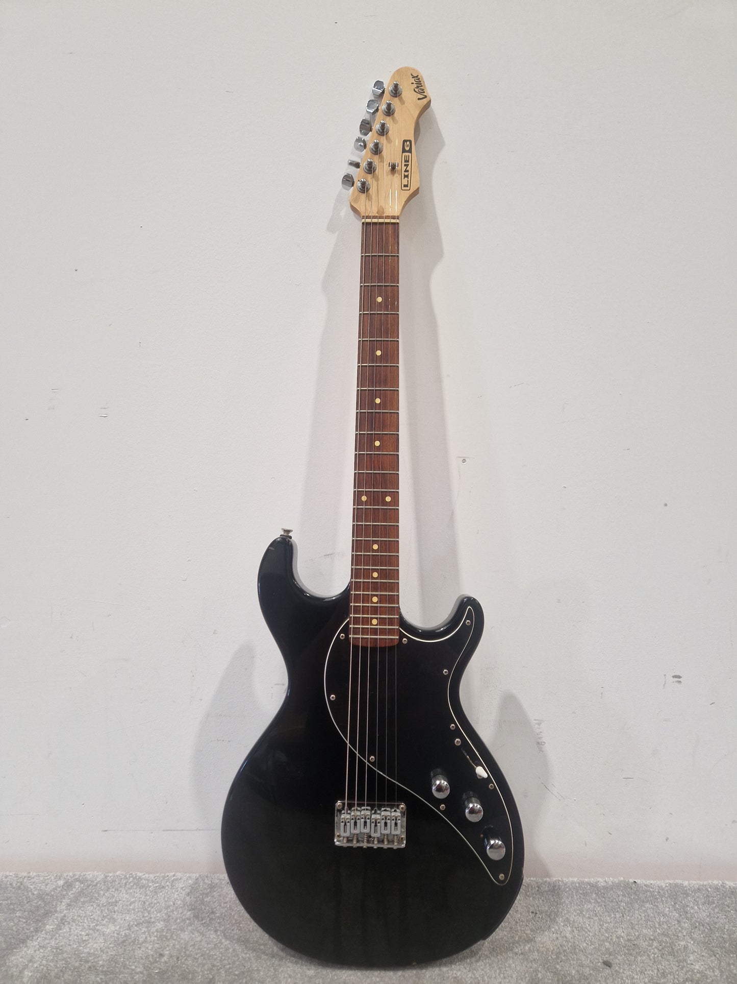 Line 6 Variax Black Electric Guitar - Modeling Technology, Versatile Tones - Good