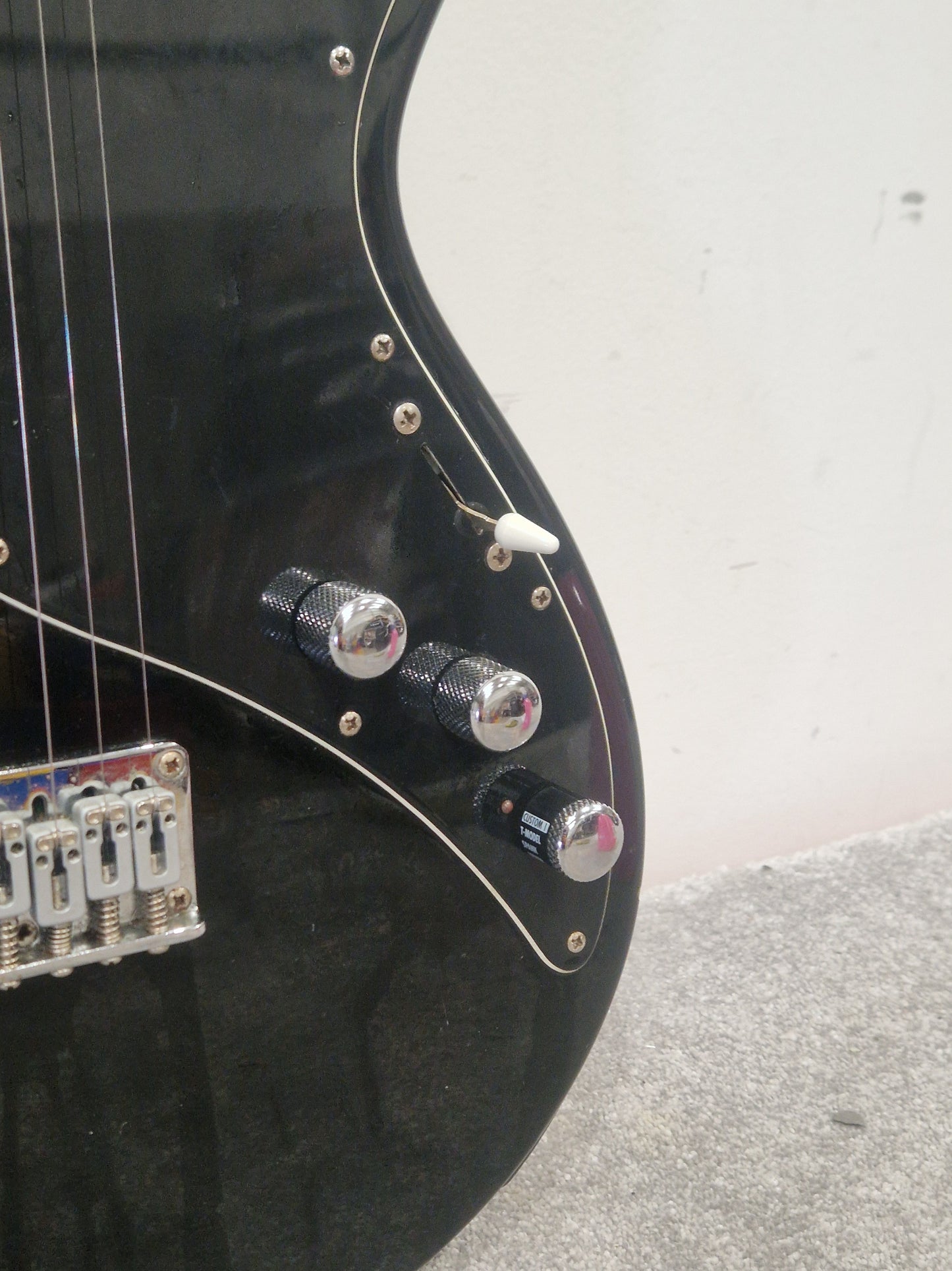 Line 6 Variax Black Electric Guitar - Modeling Technology, Versatile Tones - Good