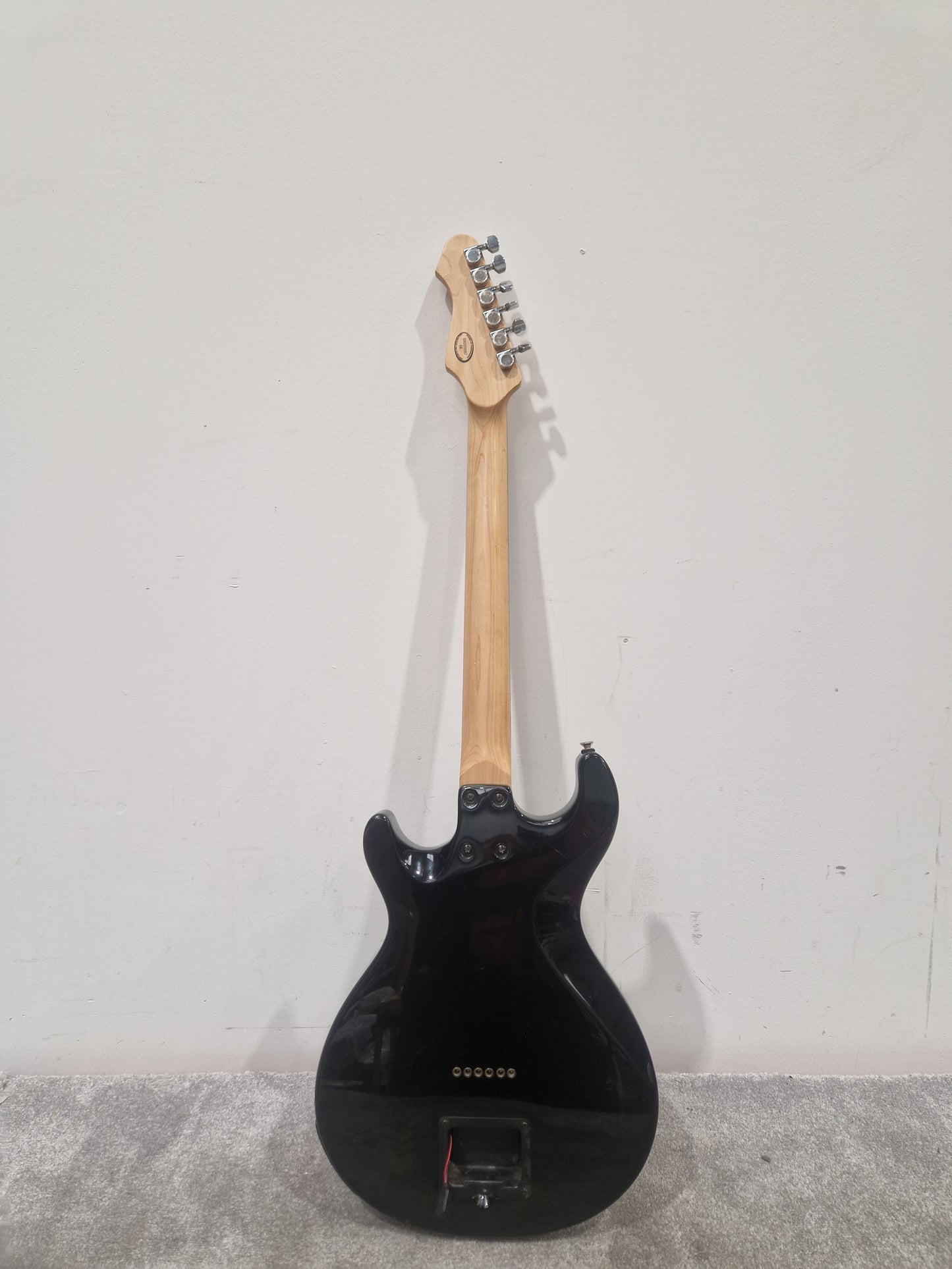 Line 6 Variax Black Electric Guitar - Modeling Technology, Versatile Tones - Good