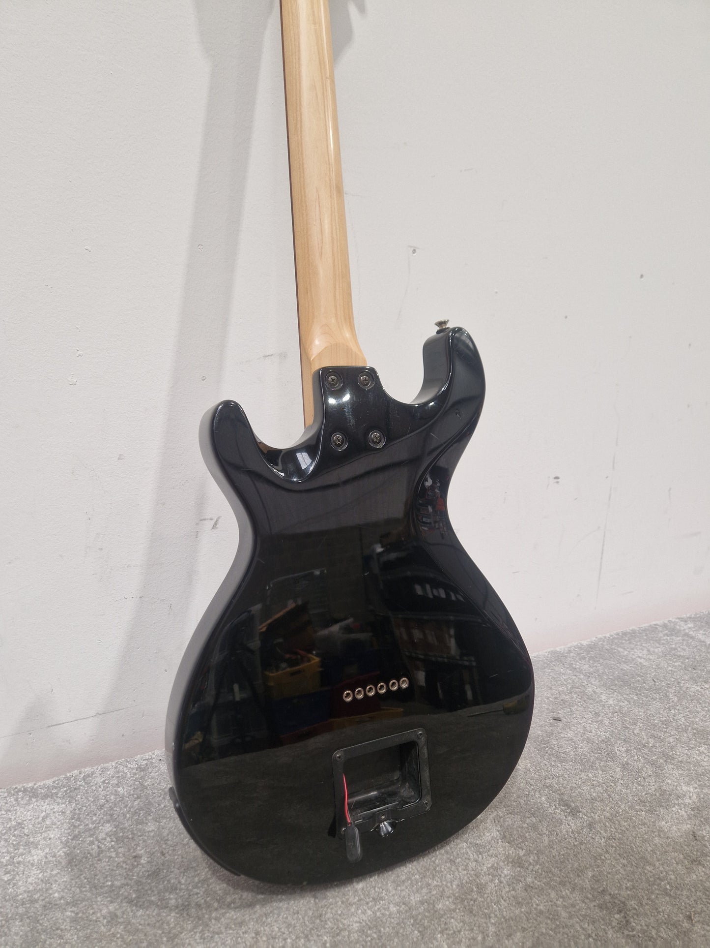 Line 6 Variax Black Electric Guitar - Modeling Technology, Versatile Tones - Good