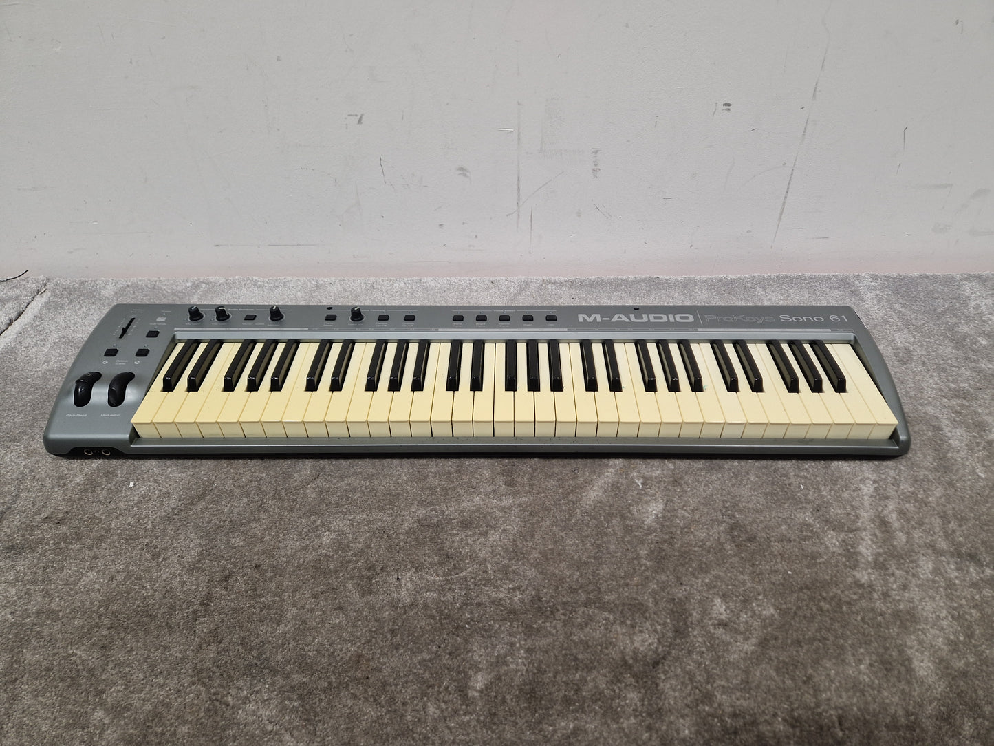M-Audio ProKeys Sono 61 Keyboard – 61 Keys, USB/MIDI – Good