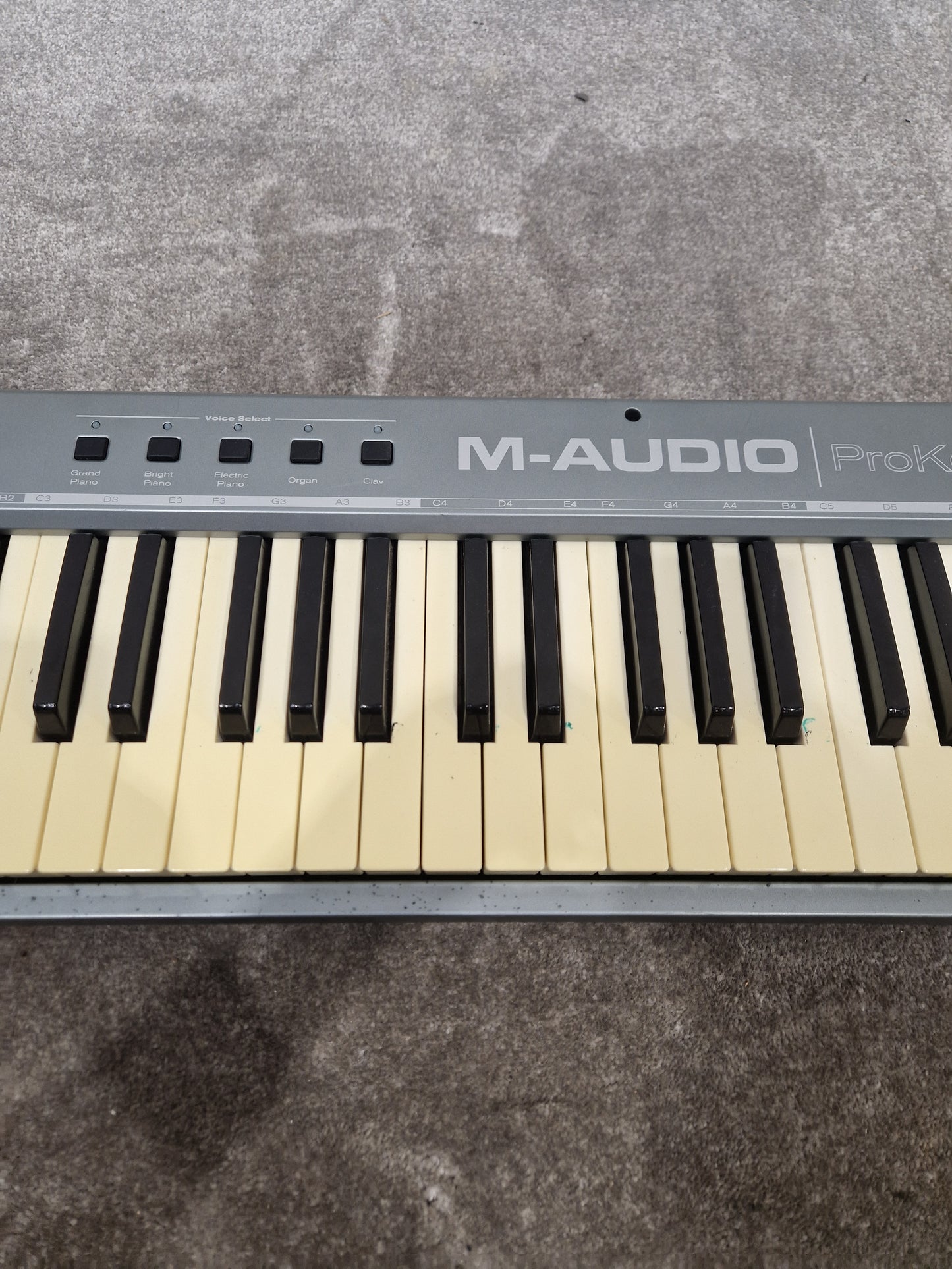 M-Audio ProKeys Sono 61 Keyboard – 61 Keys, USB/MIDI – Good