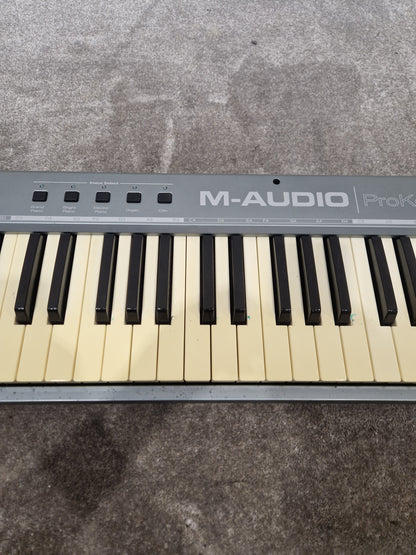 M-Audio ProKeys Sono 61 Keyboard – 61 Keys, USB/MIDI – Good