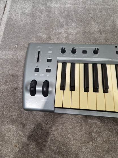 M-Audio ProKeys Sono 61 Keyboard – 61 Keys, USB/MIDI – Good