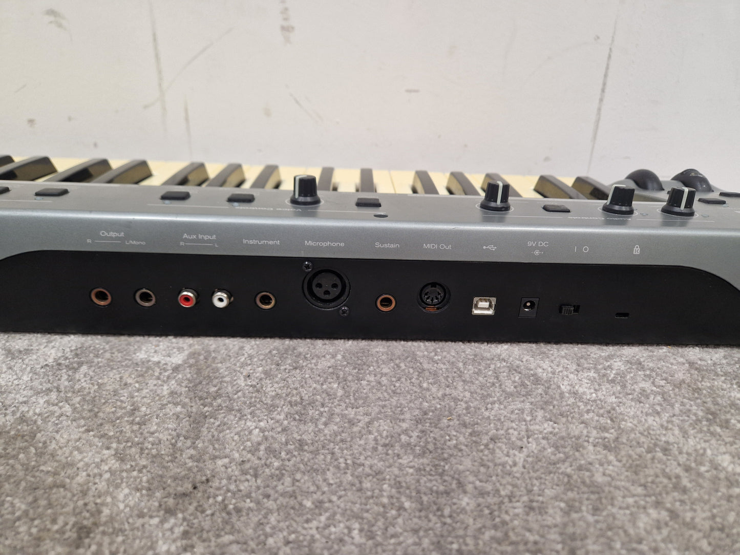 M-Audio ProKeys Sono 61 Keyboard – 61 Keys, USB/MIDI – Good