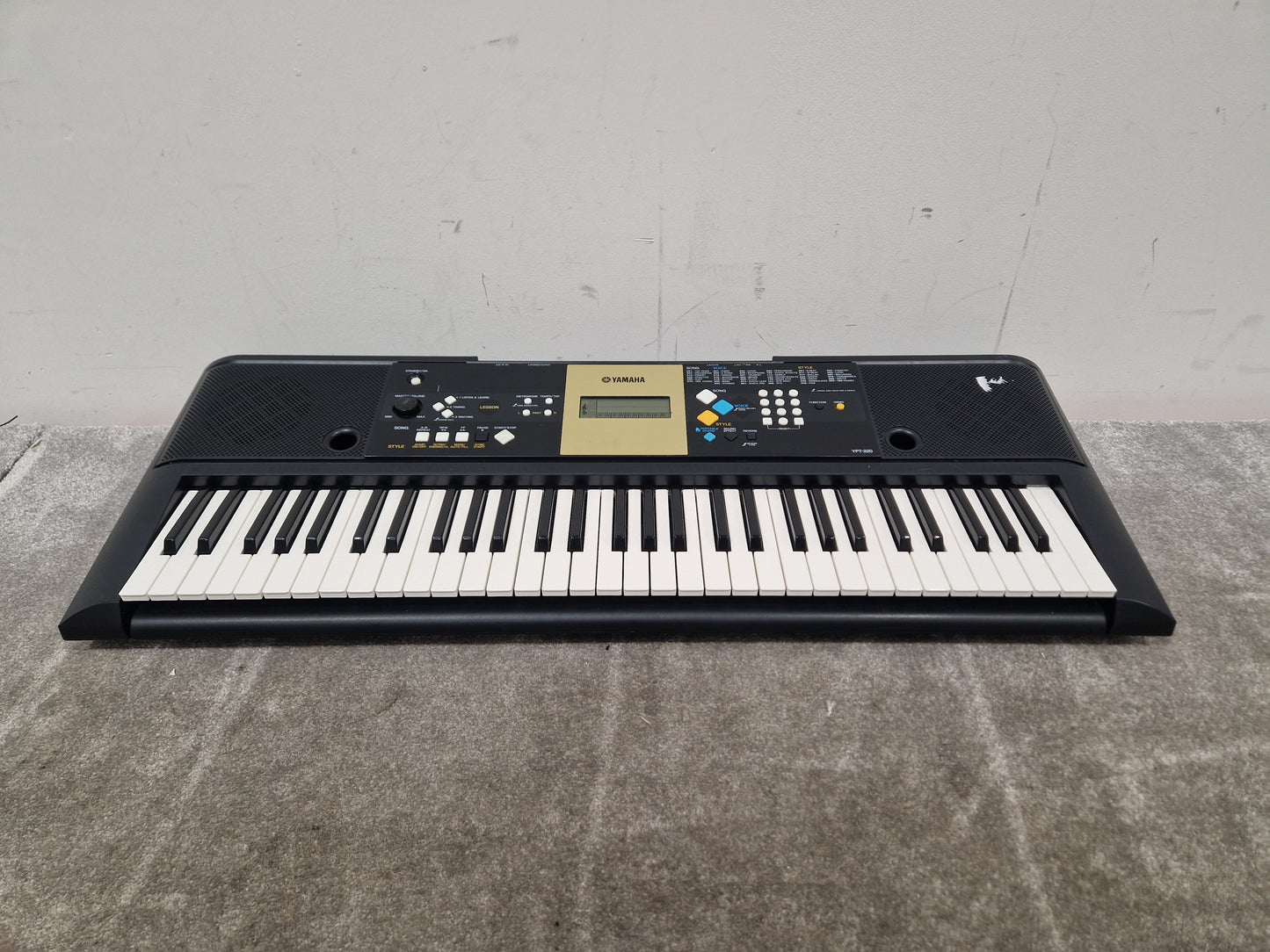 Yamaha Ypt-220 Keyboard - 61 Keys, Touch-Sensitive - Excellent