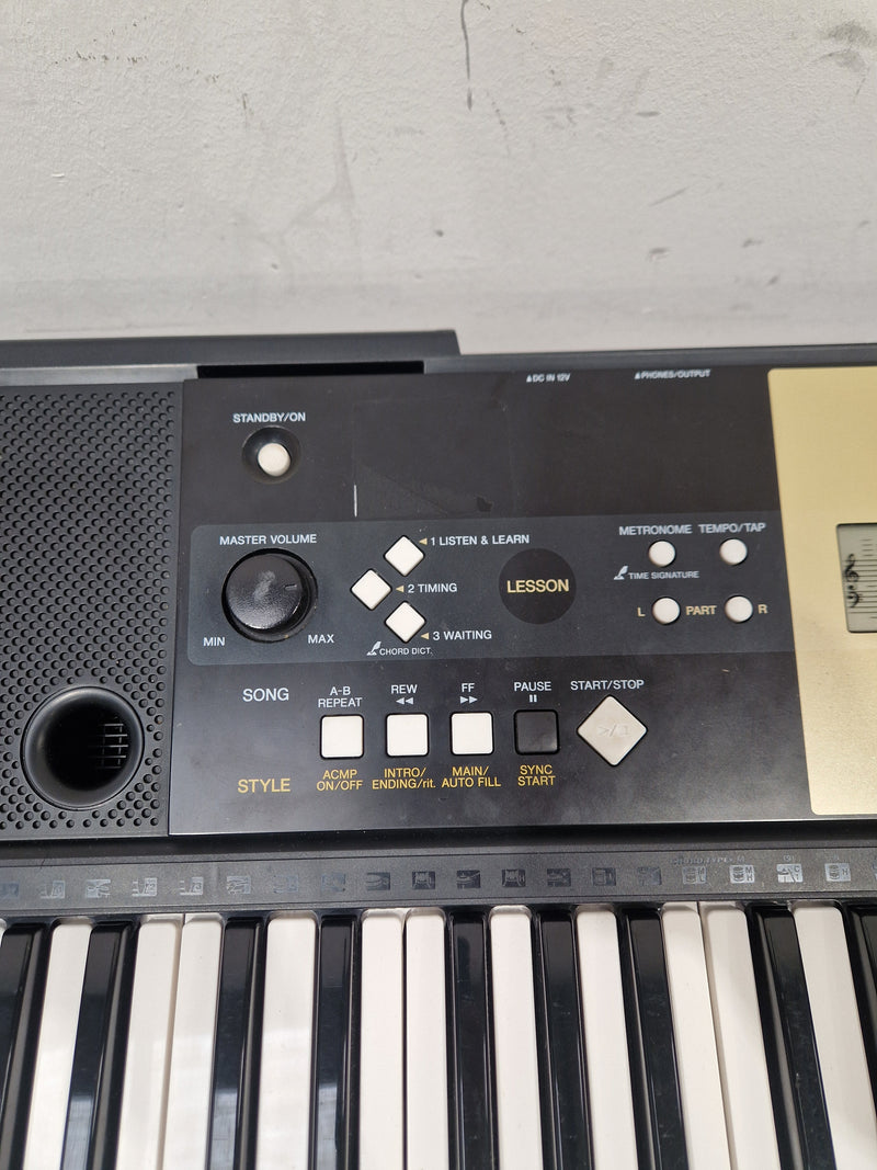 Yamaha Ypt-220 Keyboard - 61 Keys, Touch-Sensitive - Excellent - Image 4