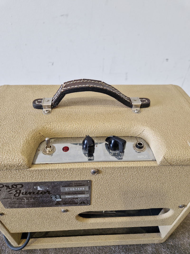 Fender Pro Junior Blonde Amplifier - 15 Watts, Single 10