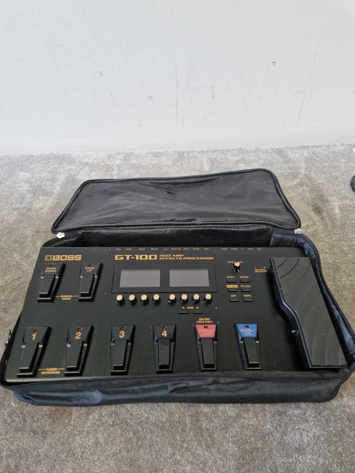 Boss Gt-100+ Guitar Effects Processor - 100 Presets, EZ Tone - Very Good w/ Power Supply & Manuals & Soft Case