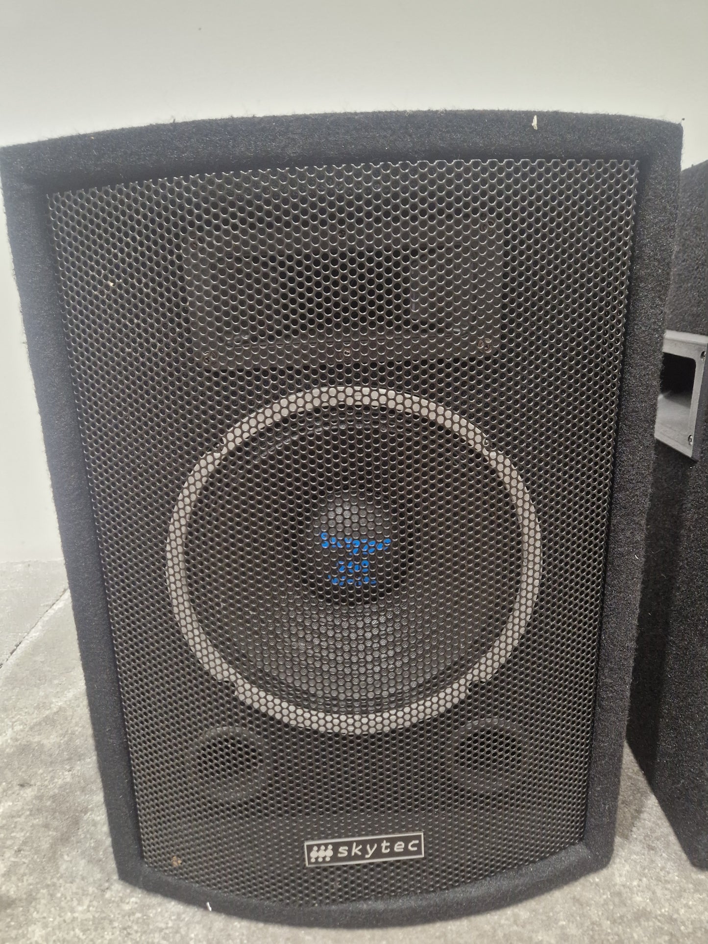 Skytec 200 Watt Speakers Pair - Passive Speakers, 2-Way System - Excellent