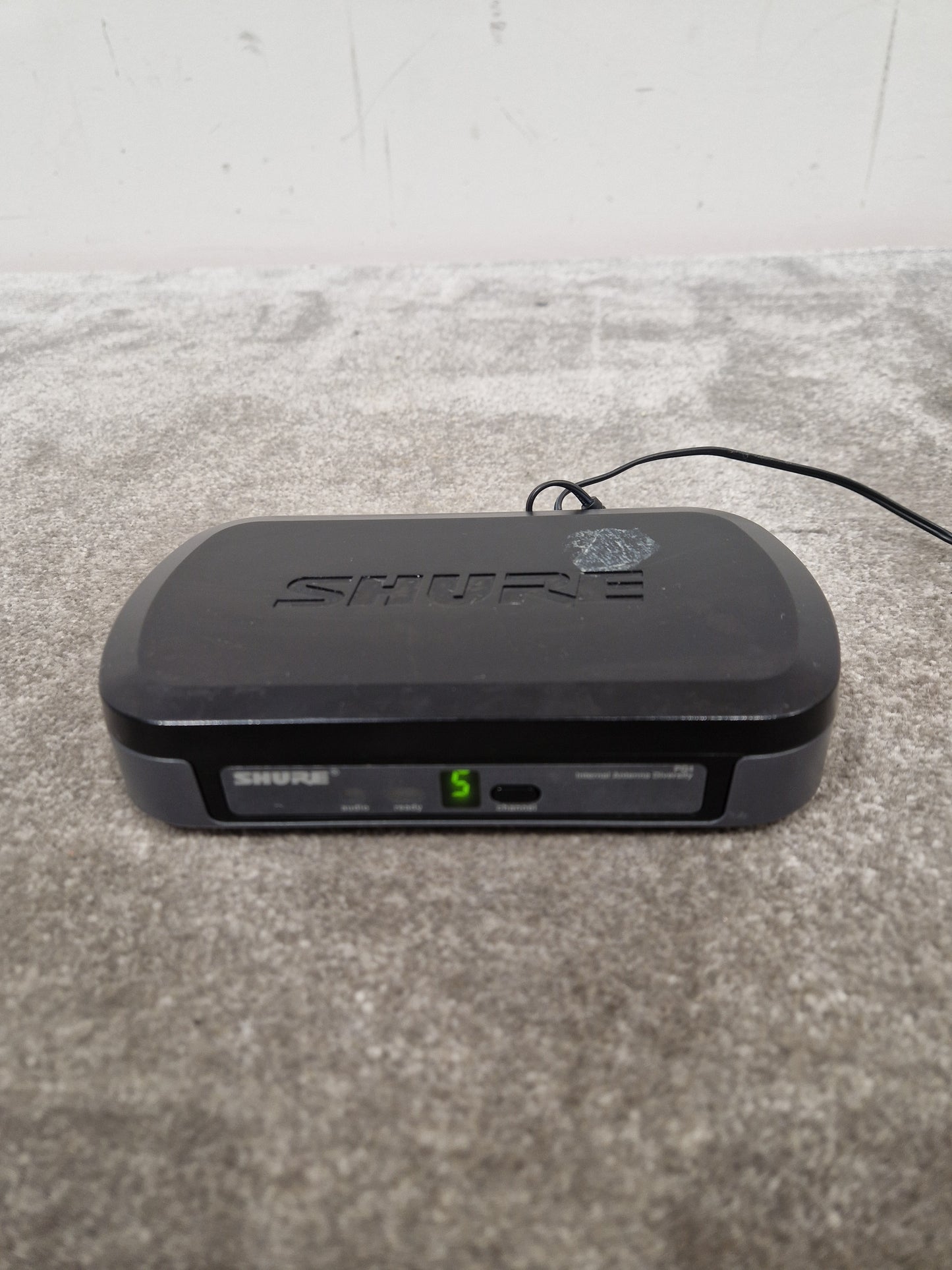Shure Pg4s Receiver Wireless System - UHF Frequency, Reliable Performance - Excellent