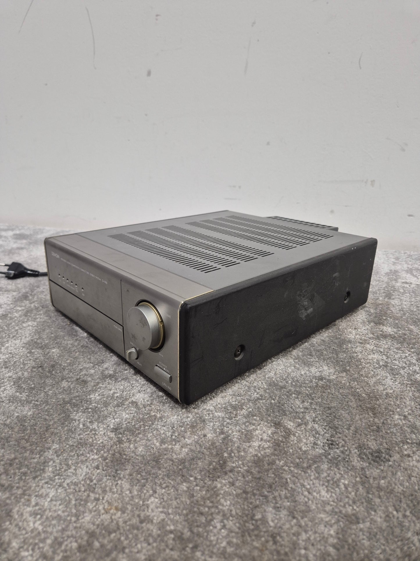 Denon UPA-100 – Compact Stereo Hi-Fi Amplifier – Very Good w/ Power Supply