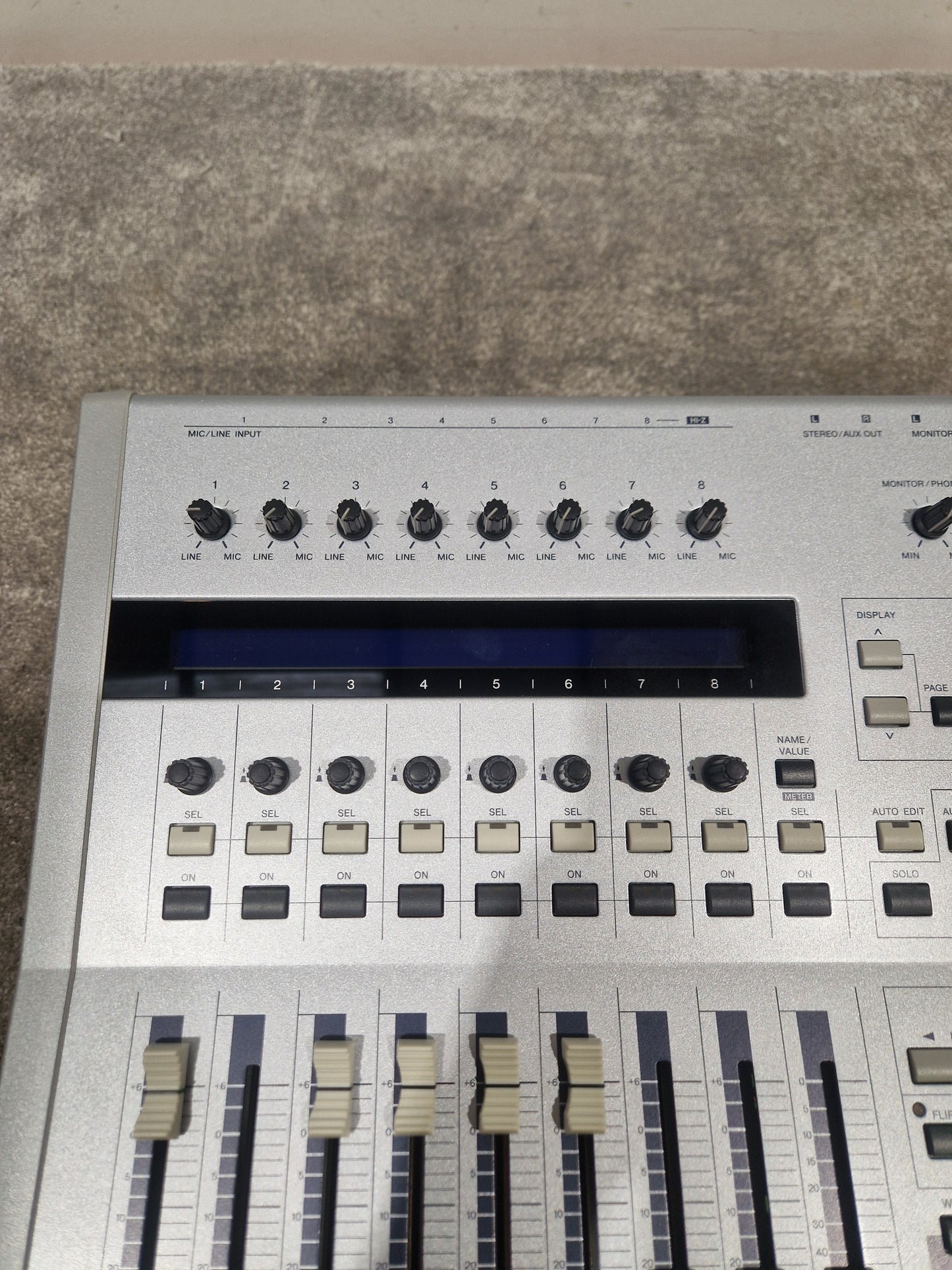 Yamaha 01X - Digital Mixing Studio - Excellent w/ Power Supply