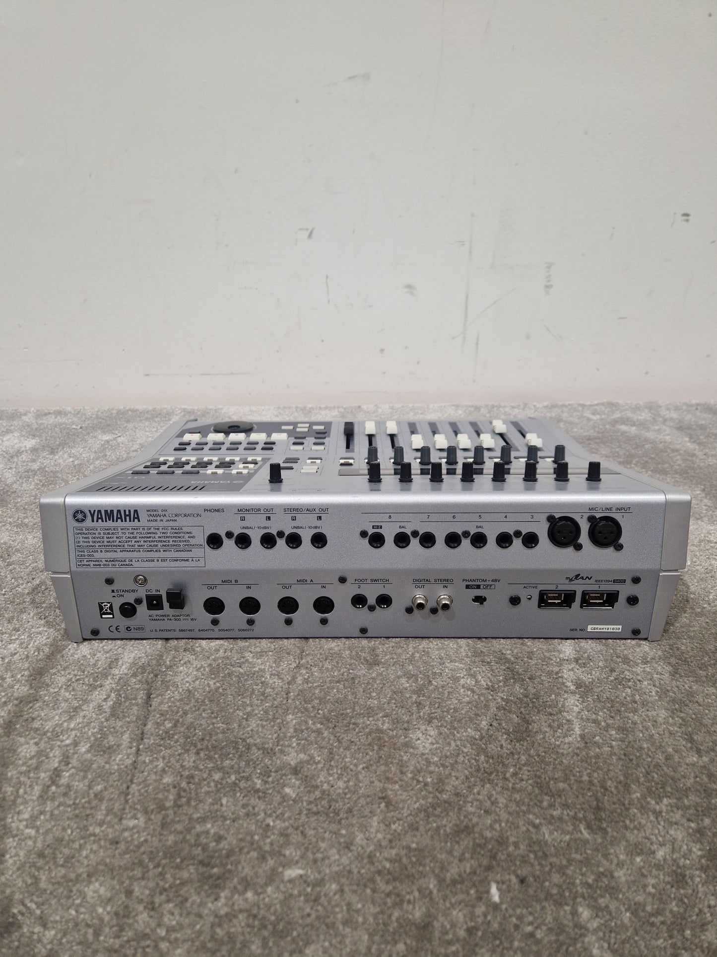 Yamaha 01X - Digital Mixing Studio - Excellent w/ Power Supply