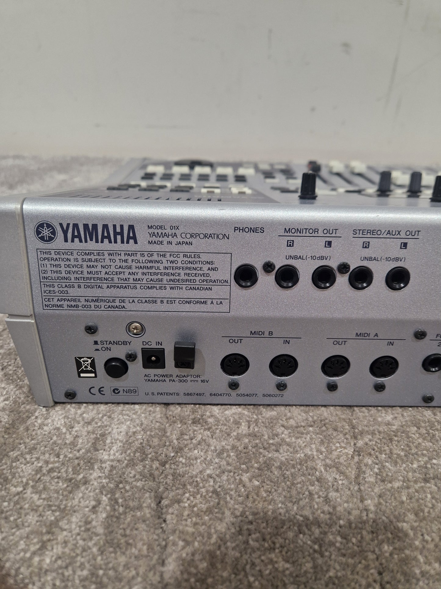 Yamaha 01X - Digital Mixing Studio - Excellent w/ Power Supply