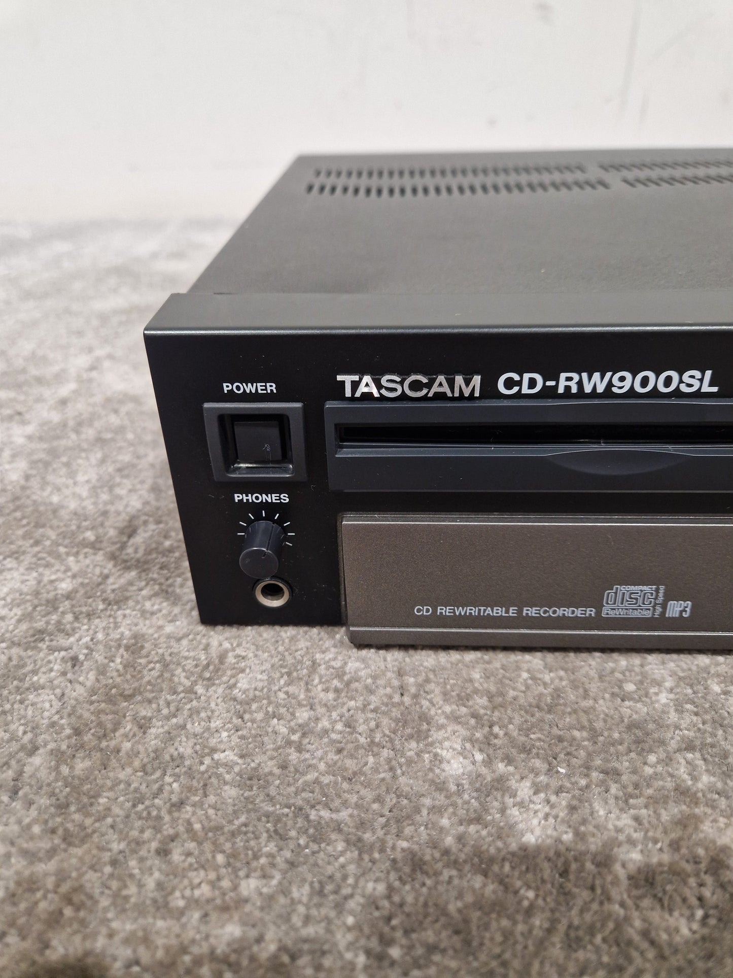 Tascam CD-RW900SL – Professional CD Recorder – Very Good w/ Power Supply & Remote