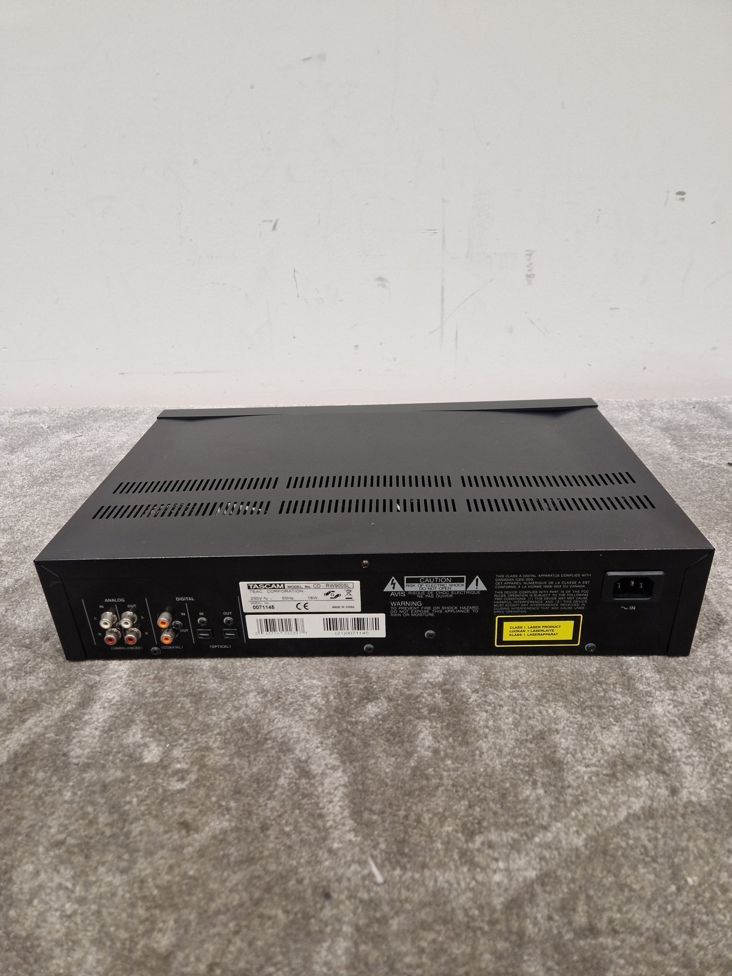 Tascam CD-RW900SL – Professional CD Recorder – Very Good w/ Power Supply & Remote